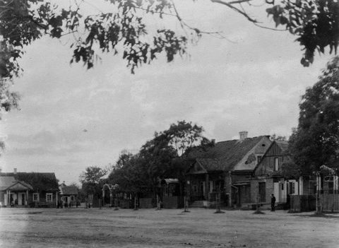 Chomsk (Khomsk), the market square (plac Rynek), photographed by S. Bochnig in 1929.