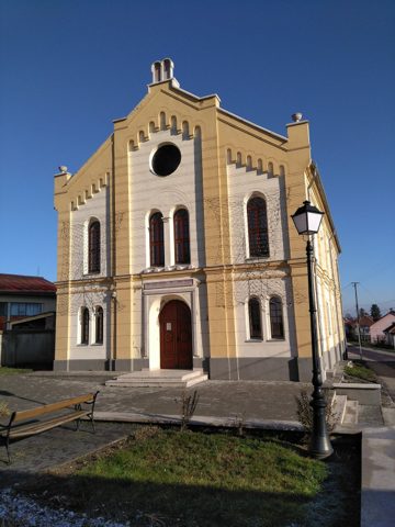 The former synagogue of Mezőcsát (built c.1880), photographed 2017.