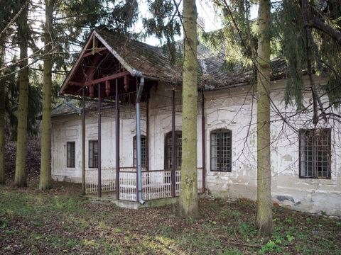 Hajnáčka (Ajnácskő), the Ebeczký manor (built 1810–1820), photographed 2020.