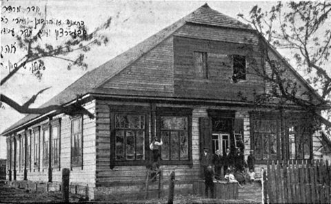 Stolin, Davyd-Haradockaja Street, with the Jewish prayer house (before 1939).